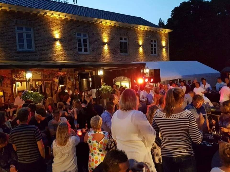 Chalet Pipowagen Met Prive Hot Tub Lanaken
