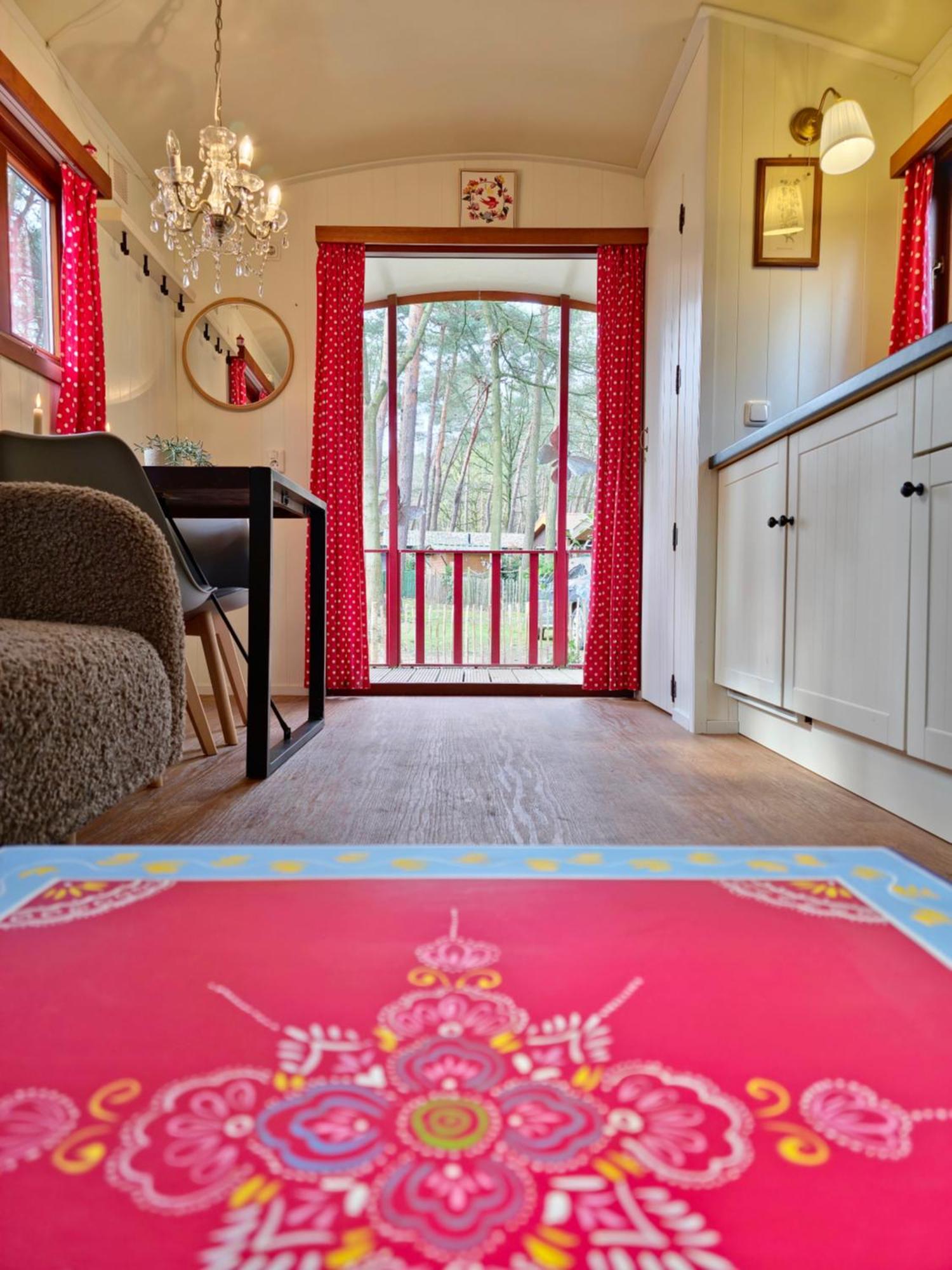 Pipowagen Met Prive Hot Tub Chalet Lanaken